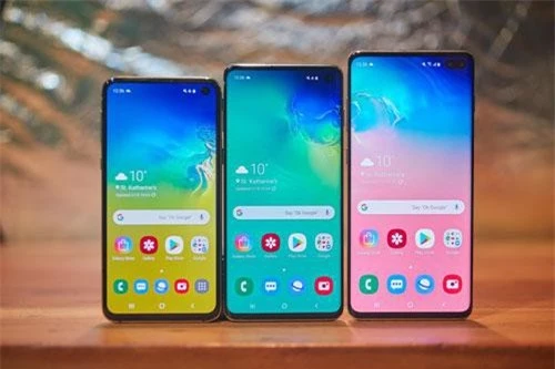 Galaxy S10e, Galaxy S10 và Galaxy S10 Plus (từ trái sang).