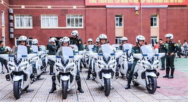 Đã mắt ngắm dàn mô tô siêu 'độc' hộ tống Tổng thống Trump khi đến Việt Nam