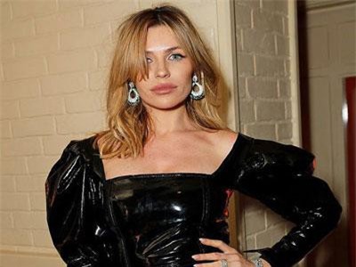 Abbey Clancy: Bầu bí lần 4 vẫn sành điệu!