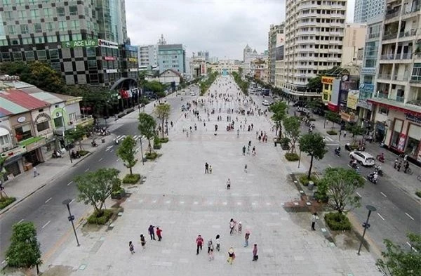 Kể từ ngày 1/3, cấm tất cả các loại phương tiện lưu thông vào đường Nguyễn Huệ trong hai ngày cuối tuần. (Ảnh: TL)