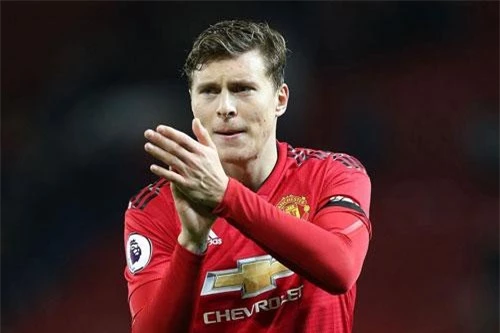 Trung vệ: Victor Lindelof (M.U).