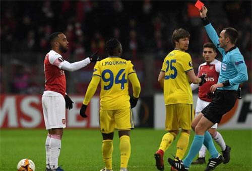 UEFA tăng án phạt, sao Arsenal lỡ vòng 1/8 Europa League