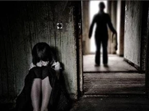 Đắk Nông: Gã đàn ông giở trò đồi bại với bé gái rồi đưa 200 ngàn để “bịt miệng”
