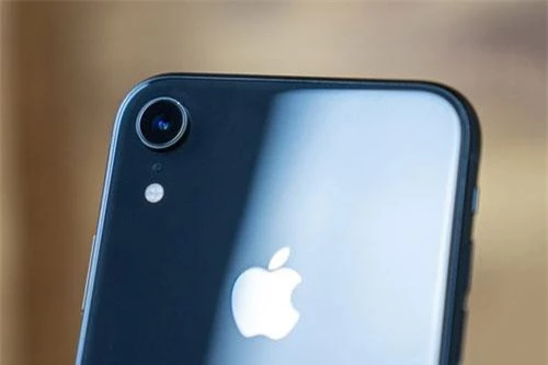 10. iPhone XR (101 điểm).