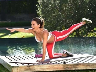 Brooke Burke trẻ đẹp ngỡ ngàng ở tuổi 48