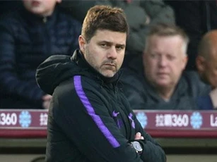 Thua sốc Burnley, HLV Tottenham thừa nhận giấc mơ Ngoại hạng đã tan biến