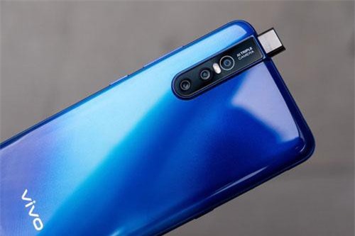 Trên tay smartphone camera pop-up, chip S675, RAM 8 GB, giá hơn 9 triệu