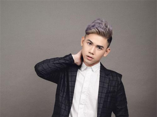 Ca sĩ Đại Nhân nhập viện cấp cứu vì tai biến tắc mạch máu não, liệt nửa người bên trái và méo miệng