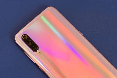 4. Xiaomi Mi 9 (107 điểm).