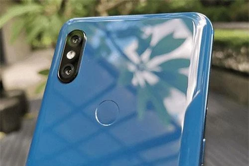 =6. Xiaomi Mi MIX 3 (103 điểm).