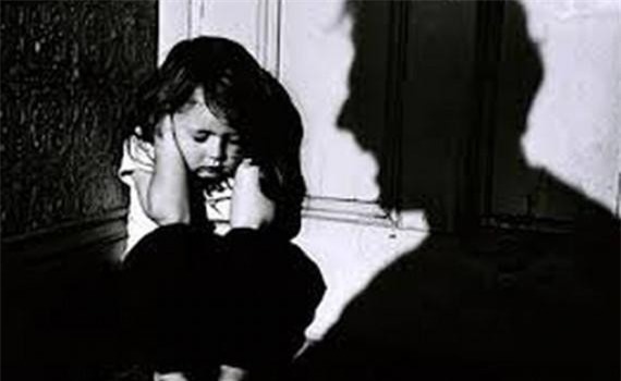 YouTube gỡ bỏ video tuyên truyền chống vắcxin, nội dung ấu dâm và kích động