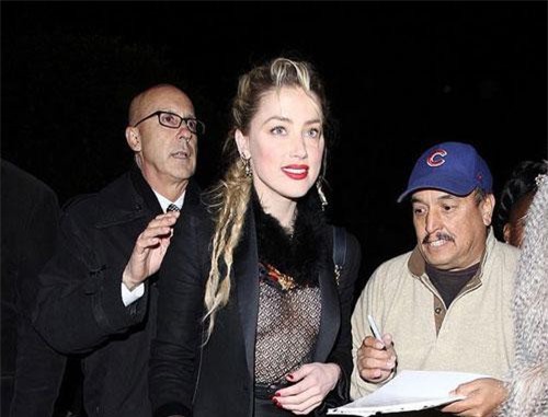 Amber Heard diện áo không nội y