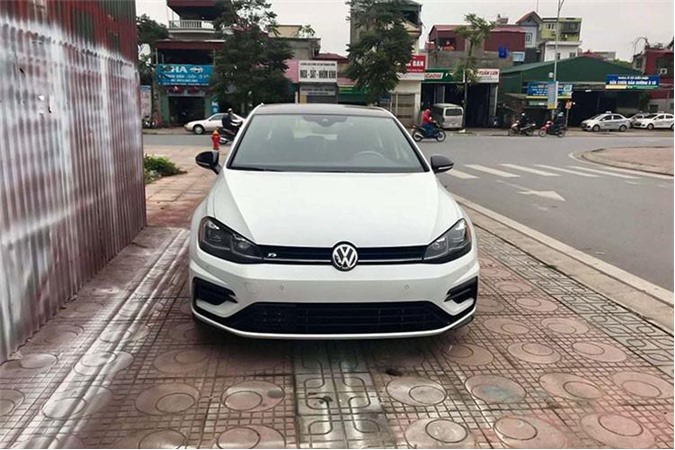 Ngắm Volkswagen Golf R tiền tỷ hoàn toàn mới vừa về Việt Nam