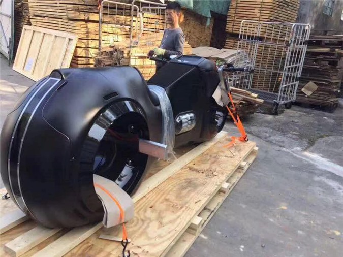 Siêu mô tô trong phim Tron Legagy sắp về tay đại gia Phúc XO