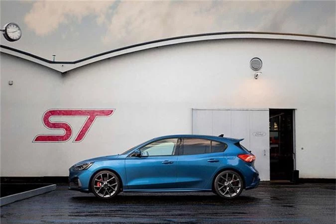 Chi tiet Ford Focus ST 2019 manh me va ham ho hon-Hinh-2