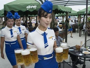 Bên trong quán bar kỳ lạ không ghế ngồi ở Triều Tiên