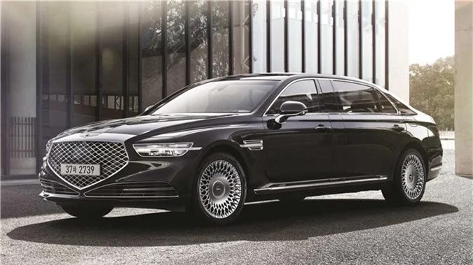 Genesis G90 Limousine đấu S-Class Maybach giá 138.000 USD. Nhằm cạnh tranh với đối thủ S-Class Maybach, thương hiệu hạng sang của Hyundai vừa trình làng phiên bản kéo dài của G90 2020, với giá bán khoảng 138.000 USD. (CHI TIẾT)