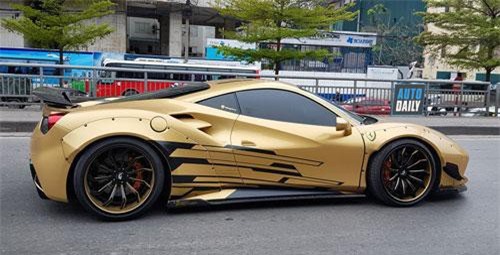 Siêu phẩm Ferrari 488 GTB độ Liberty Walk dán tem bắt mắt độc nhất HN