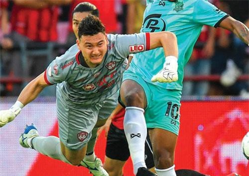 Đặng Văn Lâm thừa nhận chơi rất sung ở trận mở màn Thai League