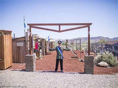 Quốc gia bé nhất thế giới, chỉ có 33 công dân bao gồm cả chó