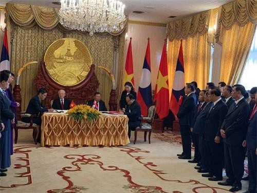 Việt - Lào ký hiệp định hợp tác phát triển các công trình năng lượng điện và mỏ