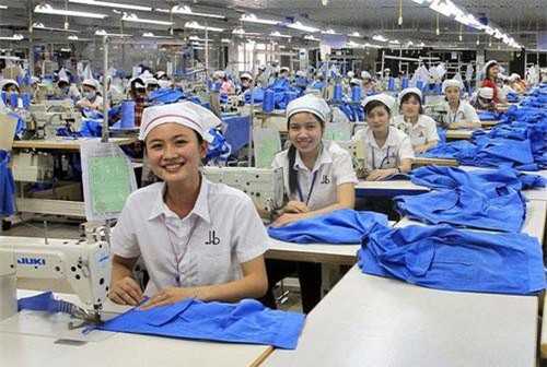 Doanh nghiệp tăng ưu đãi thu hút người lao động