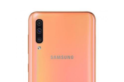 Cận cảnh smartphone 3 camera sau, pin ‘trâu’ vừa được Samsung ra mắt