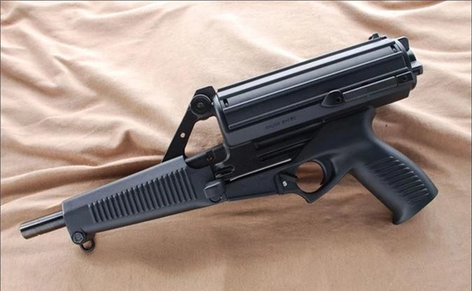 Calico M950 khau tieu lien co hop tiep dan 