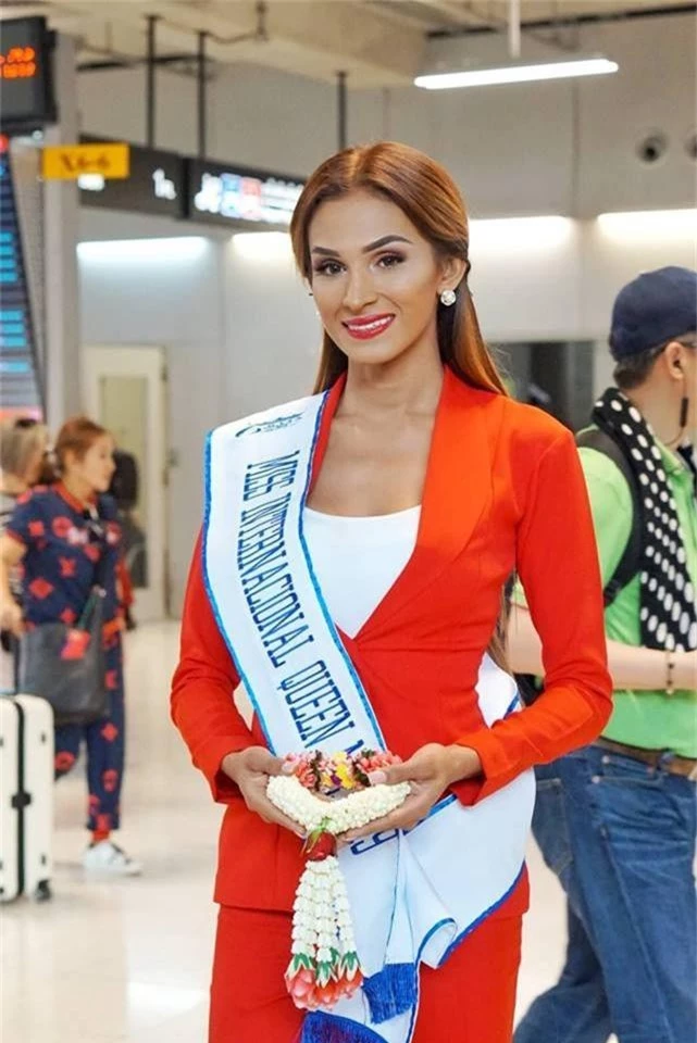 Cùng đổ bộ sân bay Thái, bất ngờ với nhan sắc đời thực của dàn thí sinh Hoa hậu Chuyển giới Quốc tế 2019 - Ảnh 10.