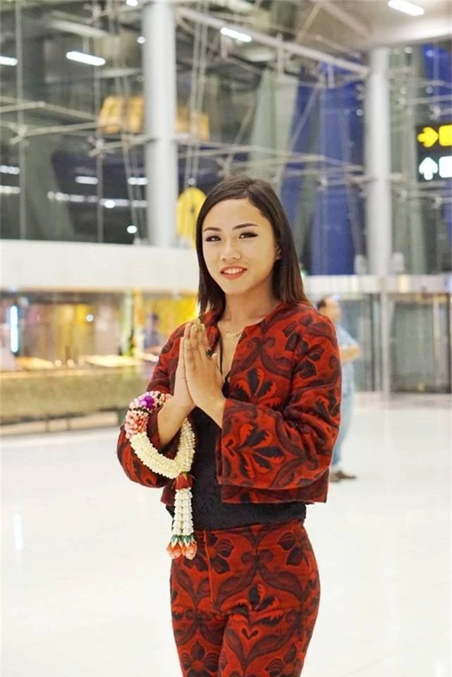 Cùng đổ bộ sân bay Thái, bất ngờ với nhan sắc đời thực của dàn thí sinh Hoa hậu Chuyển giới Quốc tế 2019 - Ảnh 12.