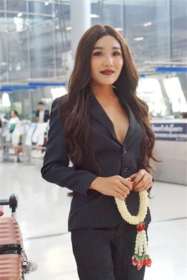 Cùng đổ bộ sân bay Thái, bất ngờ với nhan sắc đời thực của dàn thí sinh Hoa hậu Chuyển giới Quốc tế 2019 - Ảnh 6.