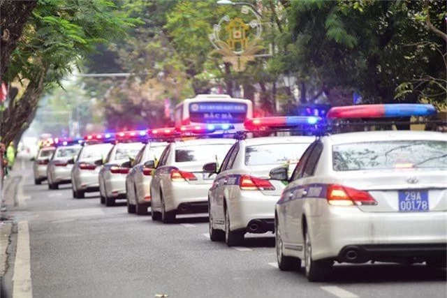 Dàn xe đặc chủng bảo vệ thượng đỉnh Mỹ - Triều diễu hành trên đường Hà Nội - 2