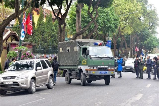 Dàn xe đặc chủng bảo vệ thượng đỉnh Mỹ - Triều diễu hành trên đường Hà Nội - 8