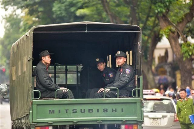 Dàn xe đặc chủng bảo vệ thượng đỉnh Mỹ - Triều diễu hành trên đường Hà Nội - 9