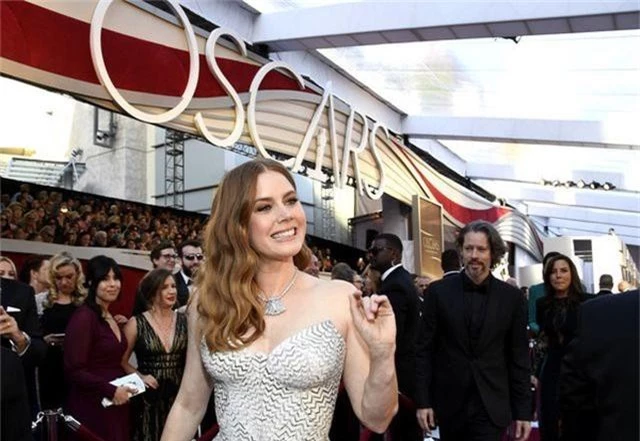 Minh tinh Hollywood khoe váy áo lộng lẫy trên thảm đỏ Oscar 2019 - 16