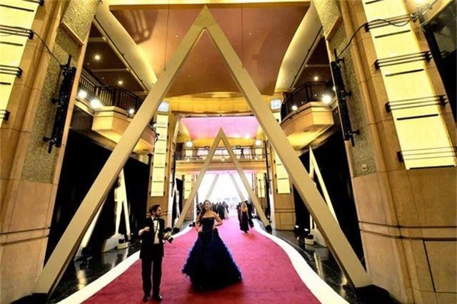 Minh tinh Hollywood khoe váy áo lộng lẫy trên thảm đỏ Oscar 2019 - 4