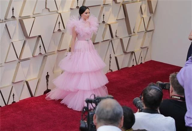 Minh tinh Hollywood khoe váy áo lộng lẫy trên thảm đỏ Oscar 2019 - 42
