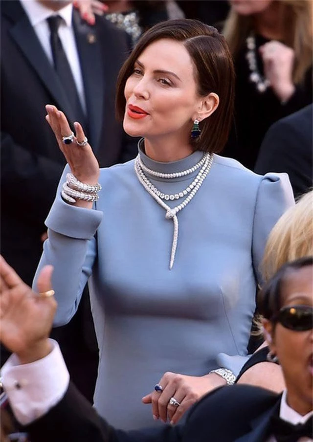 Minh tinh Hollywood khoe váy áo lộng lẫy trên thảm đỏ Oscar 2019 - 47