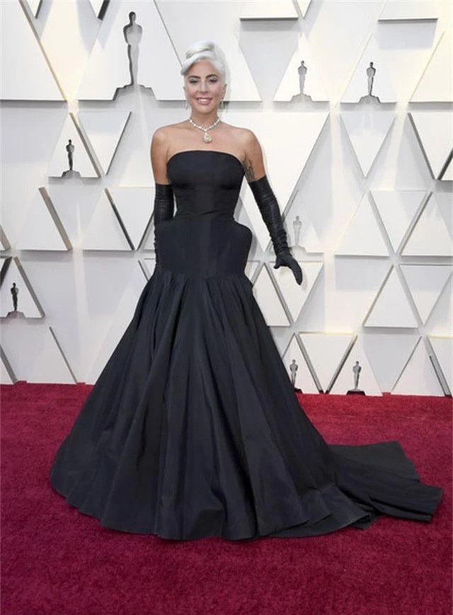 Minh tinh Hollywood khoe váy áo lộng lẫy trên thảm đỏ Oscar 2019 - 59