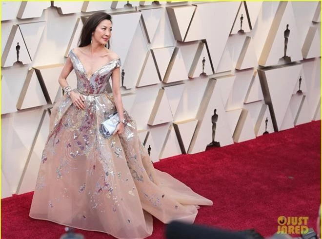 Thảm đỏ Oscar 2019: Dương Tử Quỳnh diện đầm cổ tích bên dàn Con nhà siêu giàu châu Á, dàn mỹ nhân thi nhau chặt chém - Ảnh 1.