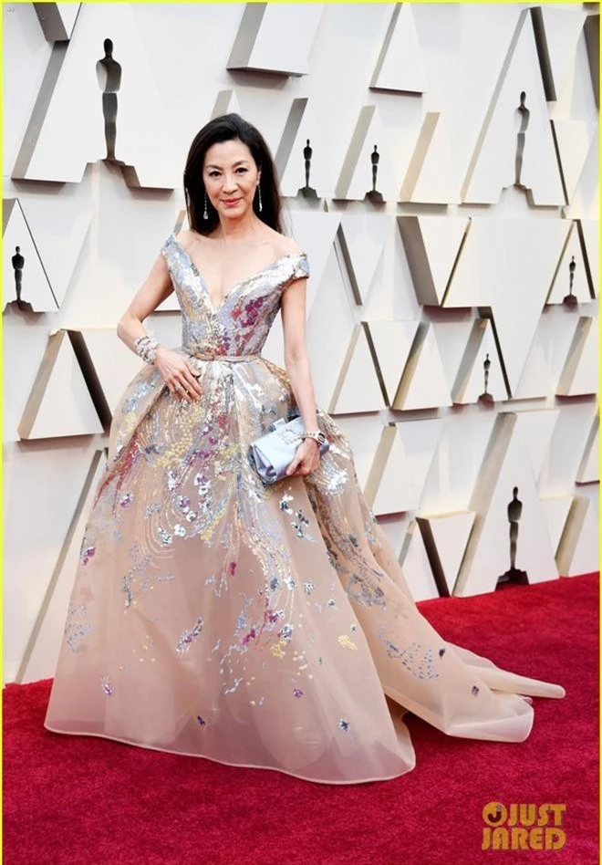 Thảm đỏ Oscar 2019: Dương Tử Quỳnh diện đầm cổ tích bên dàn Con nhà siêu giàu châu Á, dàn mỹ nhân thi nhau chặt chém - Ảnh 2.