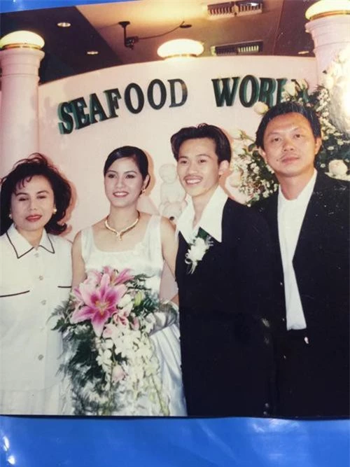 Hoài Linh bên cạnh cô dâu Thanh Hương.
