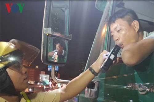 TP.HCM: Ngăn chặn 31 tài xế dùng ma túy liều lĩnh ôm vô lăng