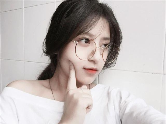 Cô giáo thực tập bị quay lén: Ngoài đời còn đẹp hơn trên bục giảng