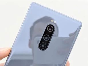 Trên tay smartphone 3 camera sau đầu tiên của Sony, giá hơn 24 triệu