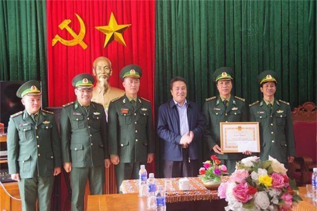 UBND huyện Quế Phong đã chúc mừng, khen thưởng trước chiến tích của các các nhân, đơn vị.