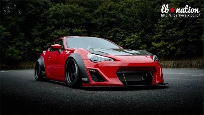 Toyota 86 cực thể thao với widebody Liberty Walk giá cả trăm triệu ảnh 2