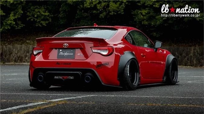 Toyota 86 cực thể thao với widebody Liberty Walk giá cả trăm triệu ảnh 4