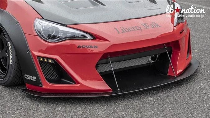 Toyota 86 cực thể thao với widebody Liberty Walk giá cả trăm triệu ảnh 5