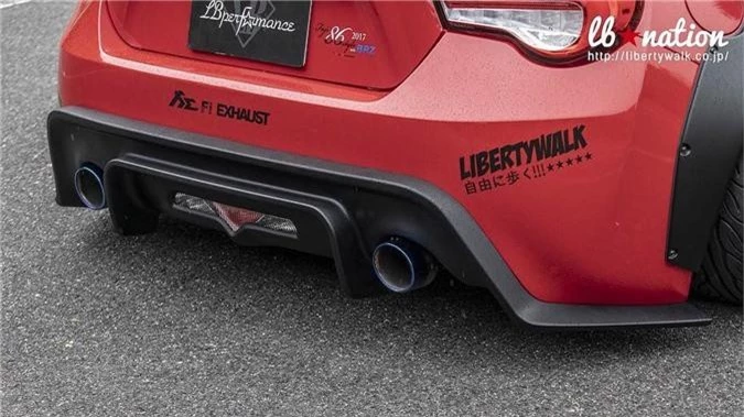 Toyota 86 cực thể thao với widebody Liberty Walk giá cả trăm triệu ảnh 7